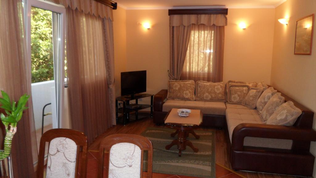 Apartments Marovic Luštica Exterior photo